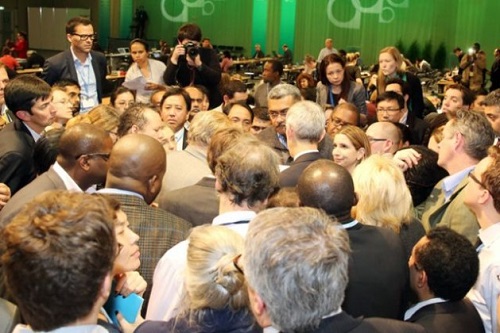 Photo of COP19 delegates in Warsaw
