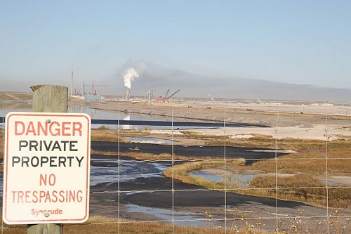 Photo of mining of tar sands bitumen in Canada 