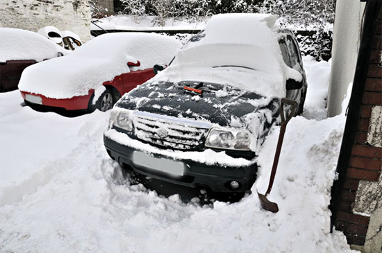 Digging out vehicles, December 2010 in Machynlleth